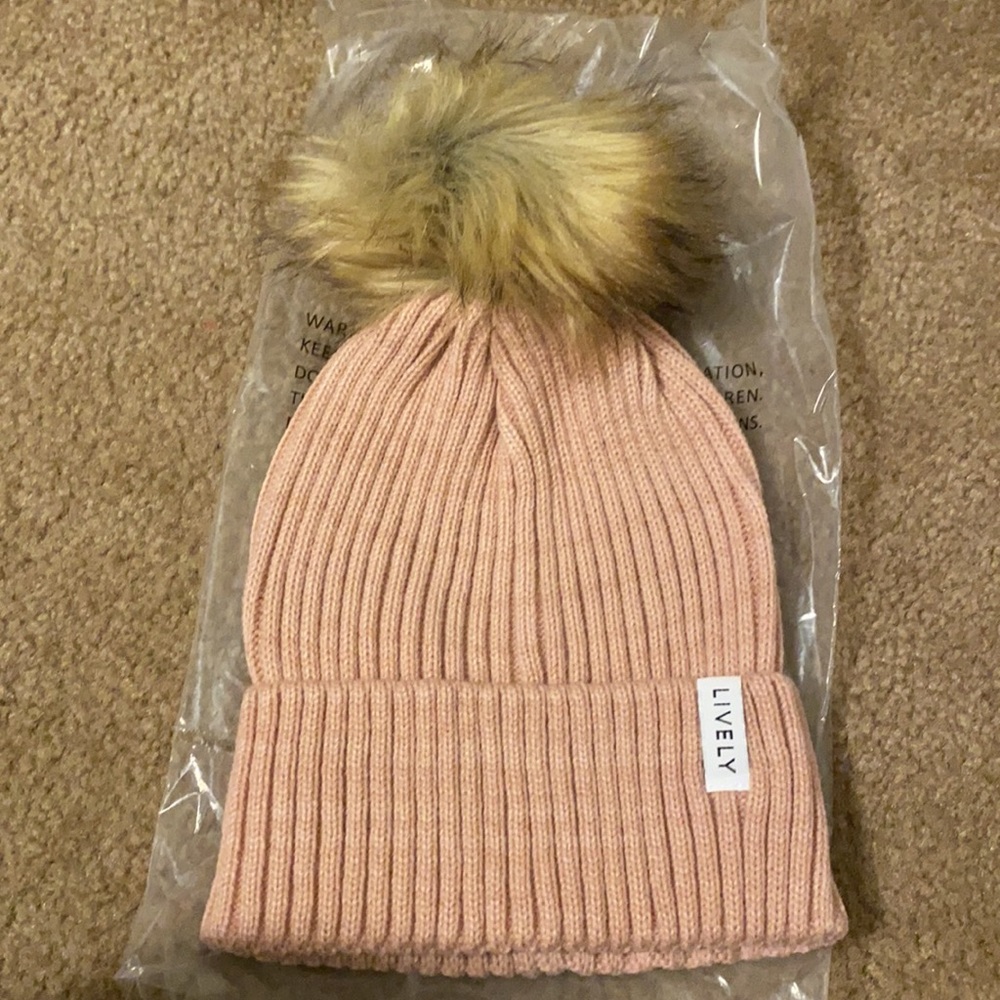 🌟3 for $15 || NWOT || Lively || Faux Fur Pom Beanie - Picture 4 of 5